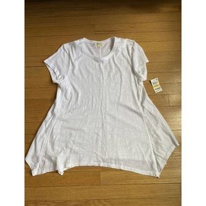 3/$25 • Ladies white tee shirt.